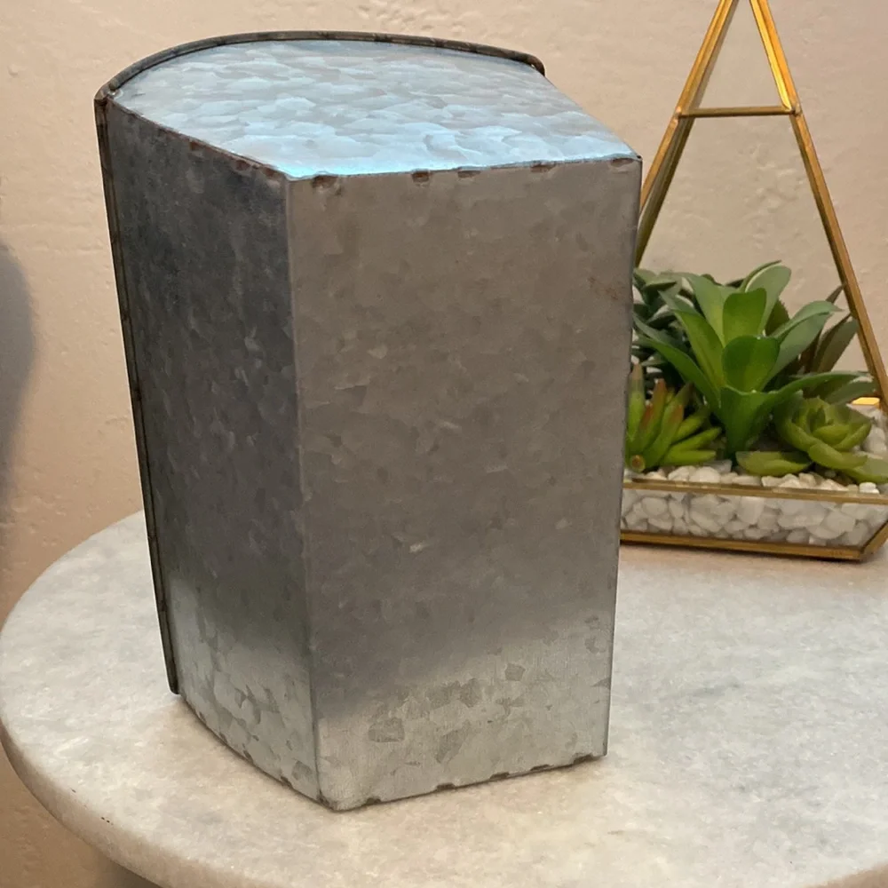 🤍Decorative Tin Holder/Basket - Picture 5 of 5